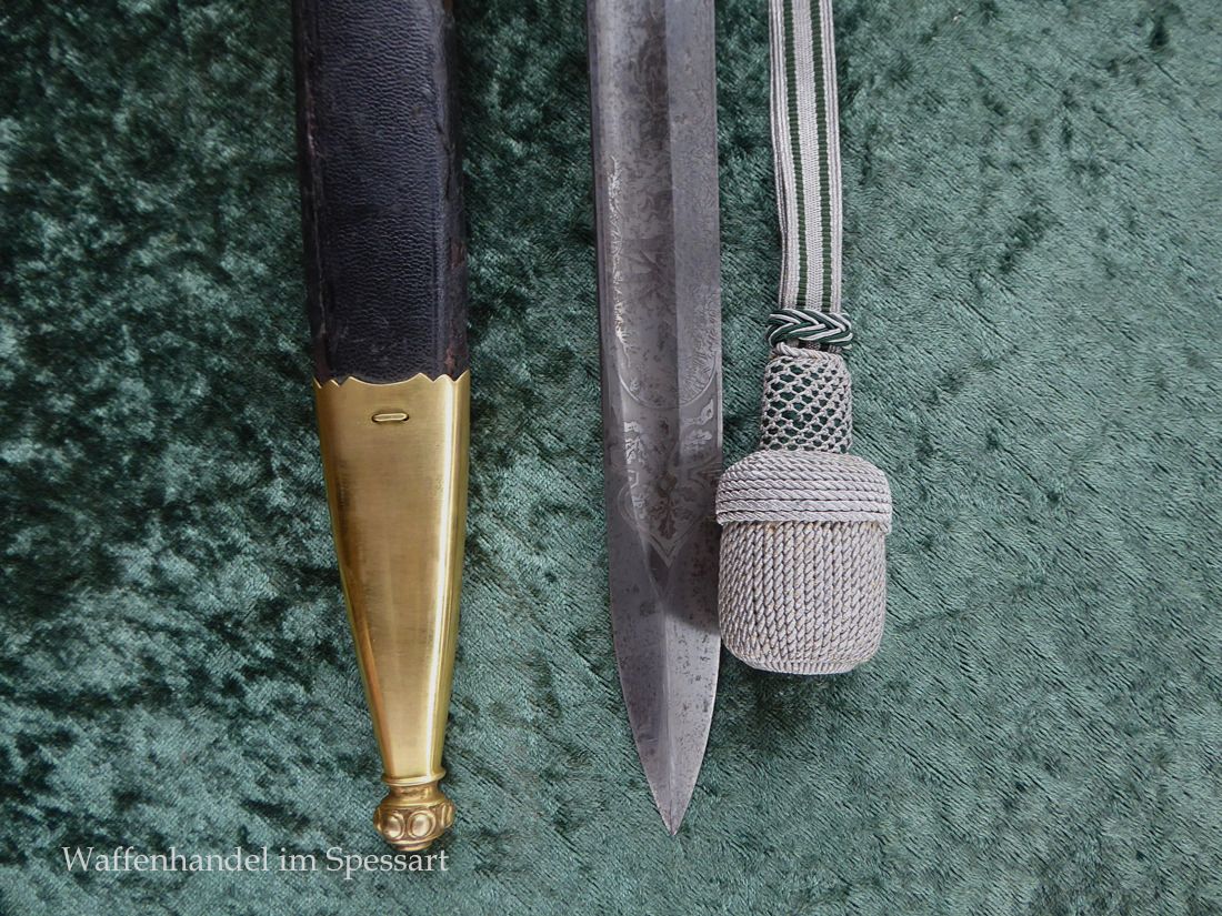 Stag knife with a guard vessel in ornate design from the time of World War II.