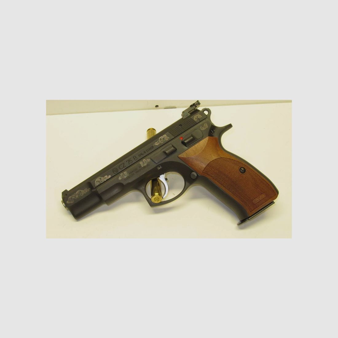 Sammlerwaffe! Pistole CZ 75 B graviert, 9mmLuger, "4,5, Nill Griff, Triggerststop, Bestzustand