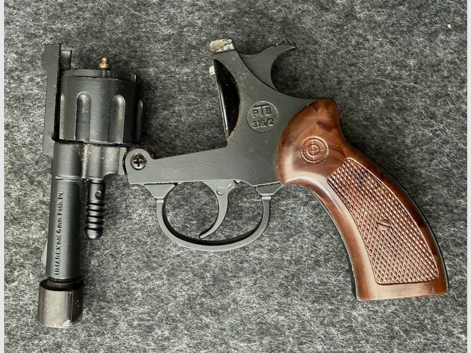 Revolver a salve Umarex 6mm Flobert con coppa di lancio avvitabile