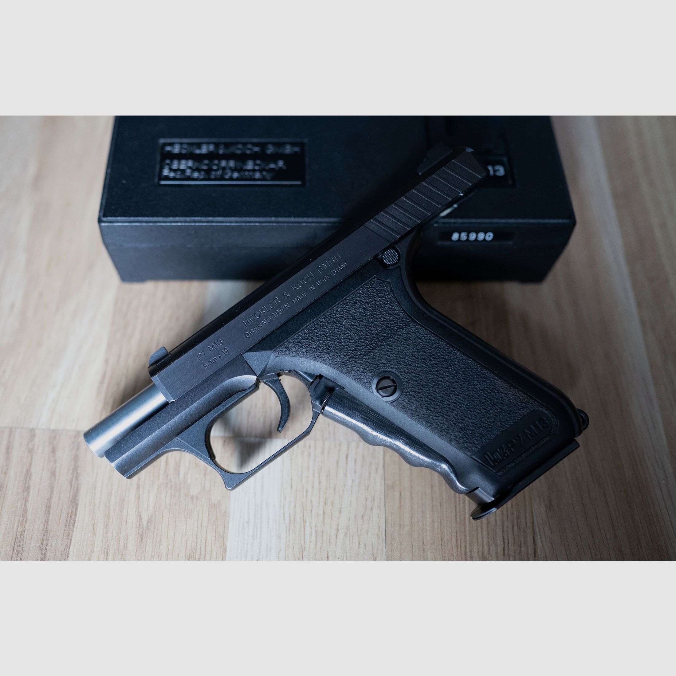 Heckler & Koch Pistole HK P7 M13 9x19mm Original mit Karl Nill Holz Griffschalen und Zubehör