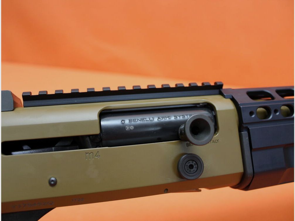Benelli Ha.Flinte 12/76 Benelli M4 A1 TS MARRON 18,5" canon/ Multichoke/ crosse télescopique/ Picatinny (M4T-PRO)