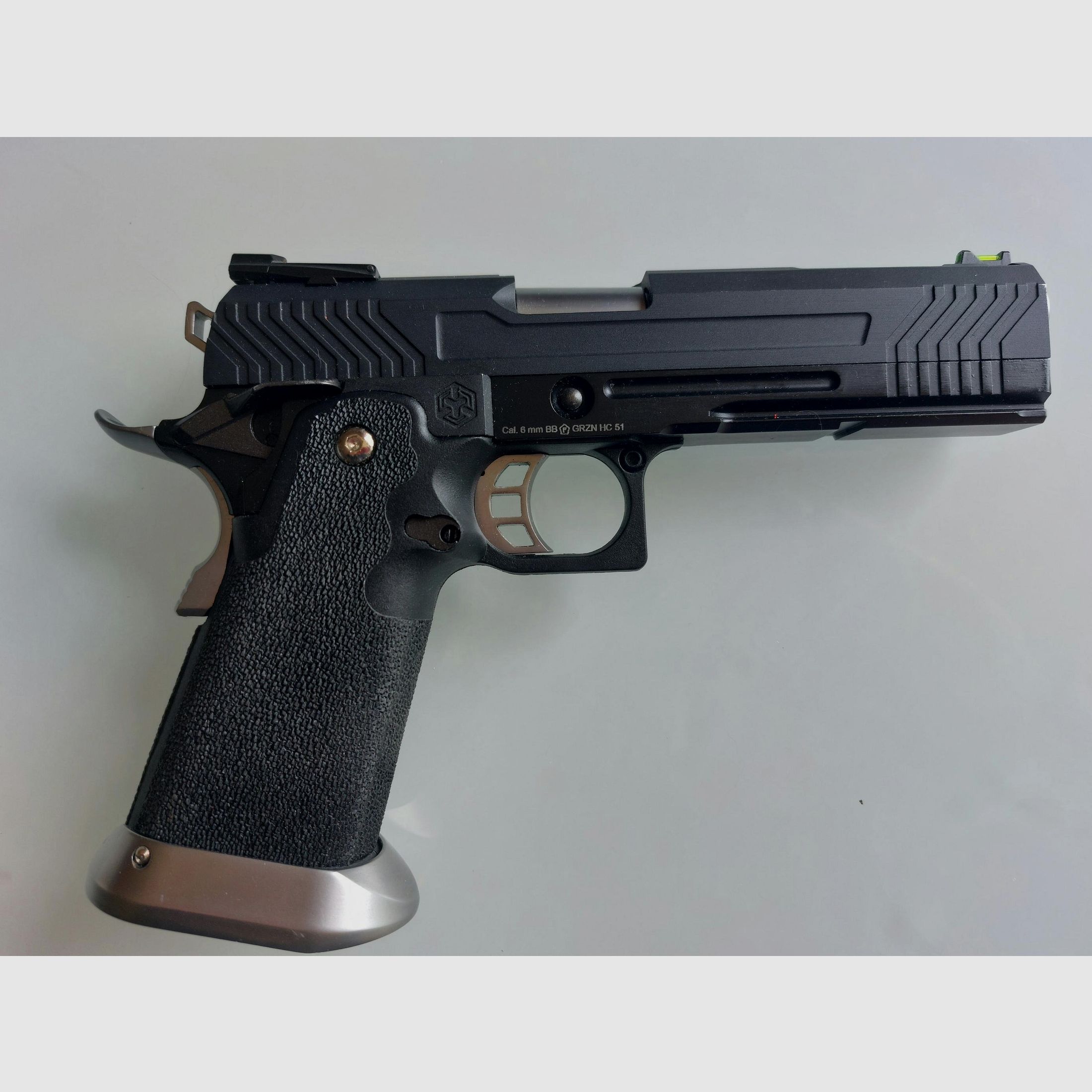 HI-CAPA 5.1 6mm GBB con due caricatori