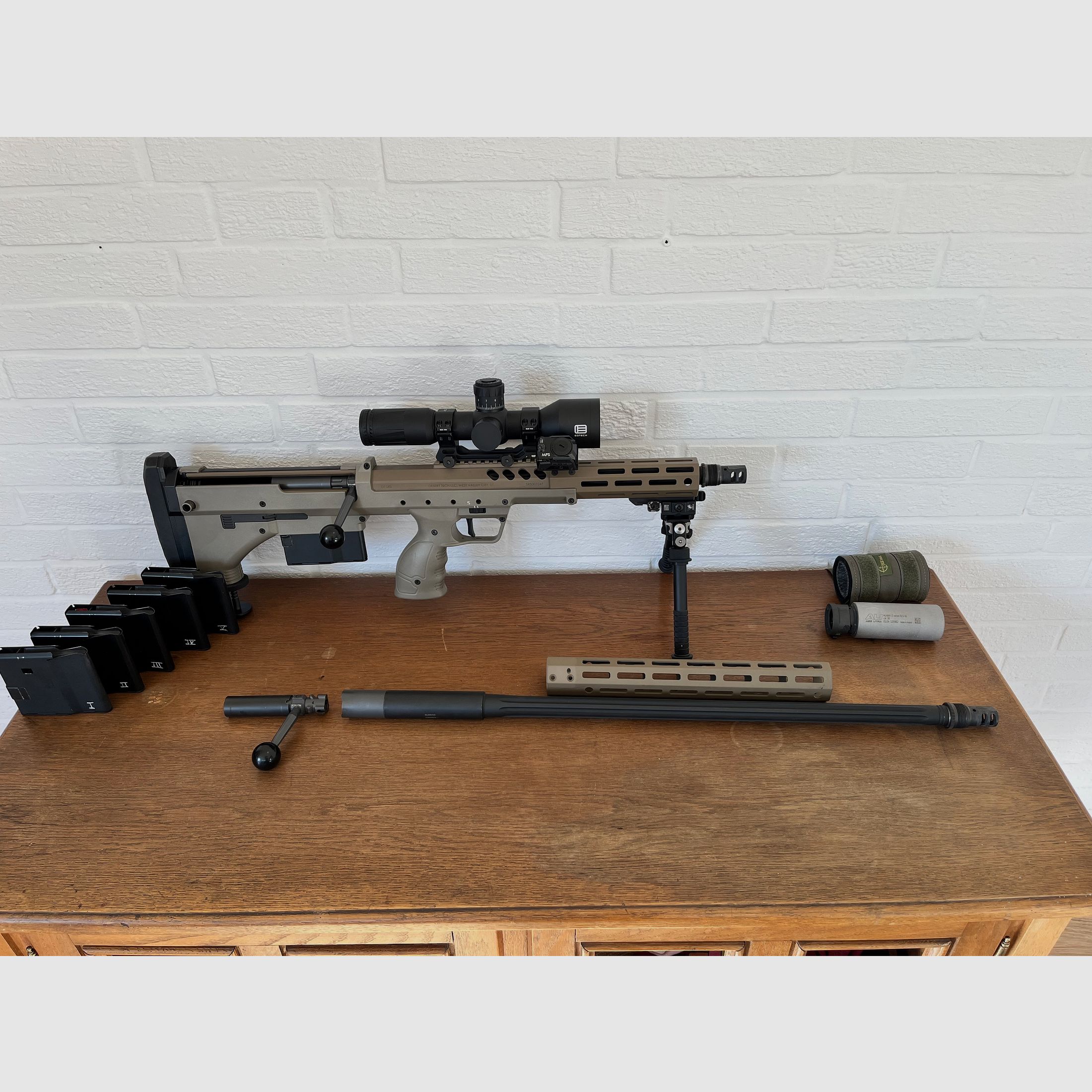 DESERT TECH SRS A2 (Covert) .308 Win + verwisselsysteem 6,5 mm Creedmoor + EoTech Vudu