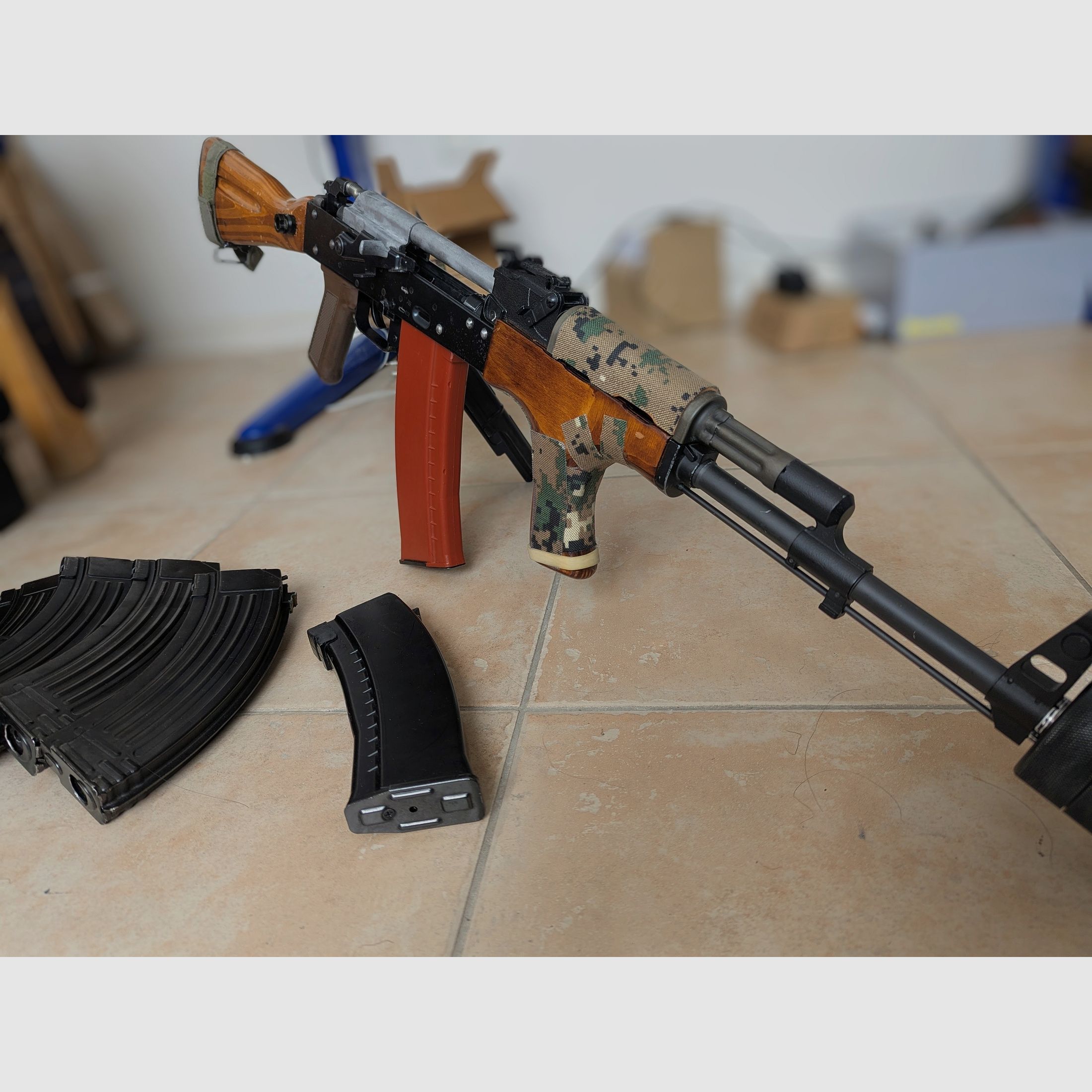 Airsoft Echtholz Stahl AK 74 GBBR + 6 Magazine