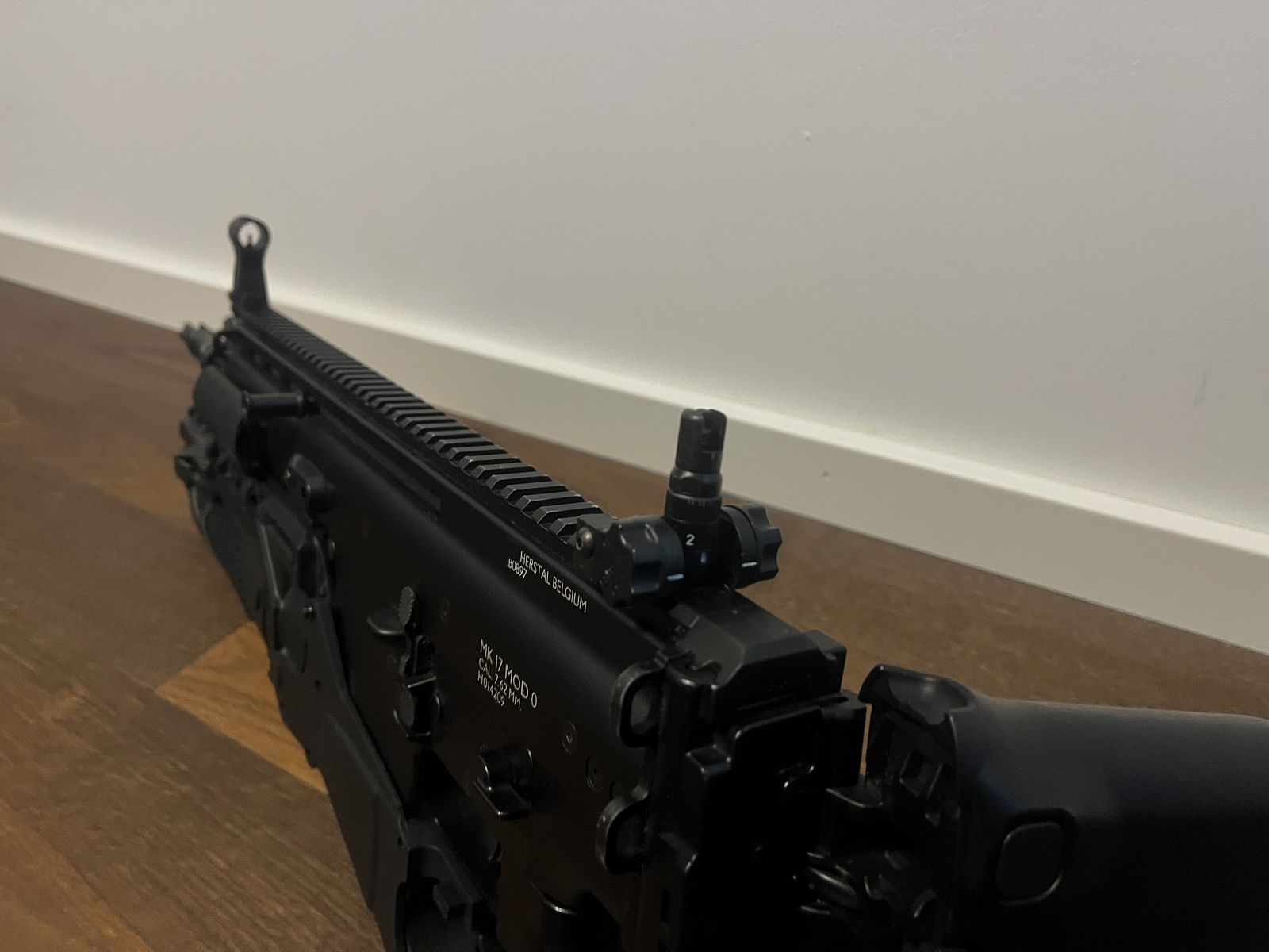 Tokyo Marui Scar-H mit Granatwerfer und passendem Zubehör