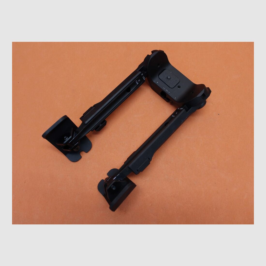 Fortmeier Fortmeier bipiede H184 3-P 12:00 altezza ca. 184 - 235mm alluminio nero con regolazione dei poggiapiedi e sci