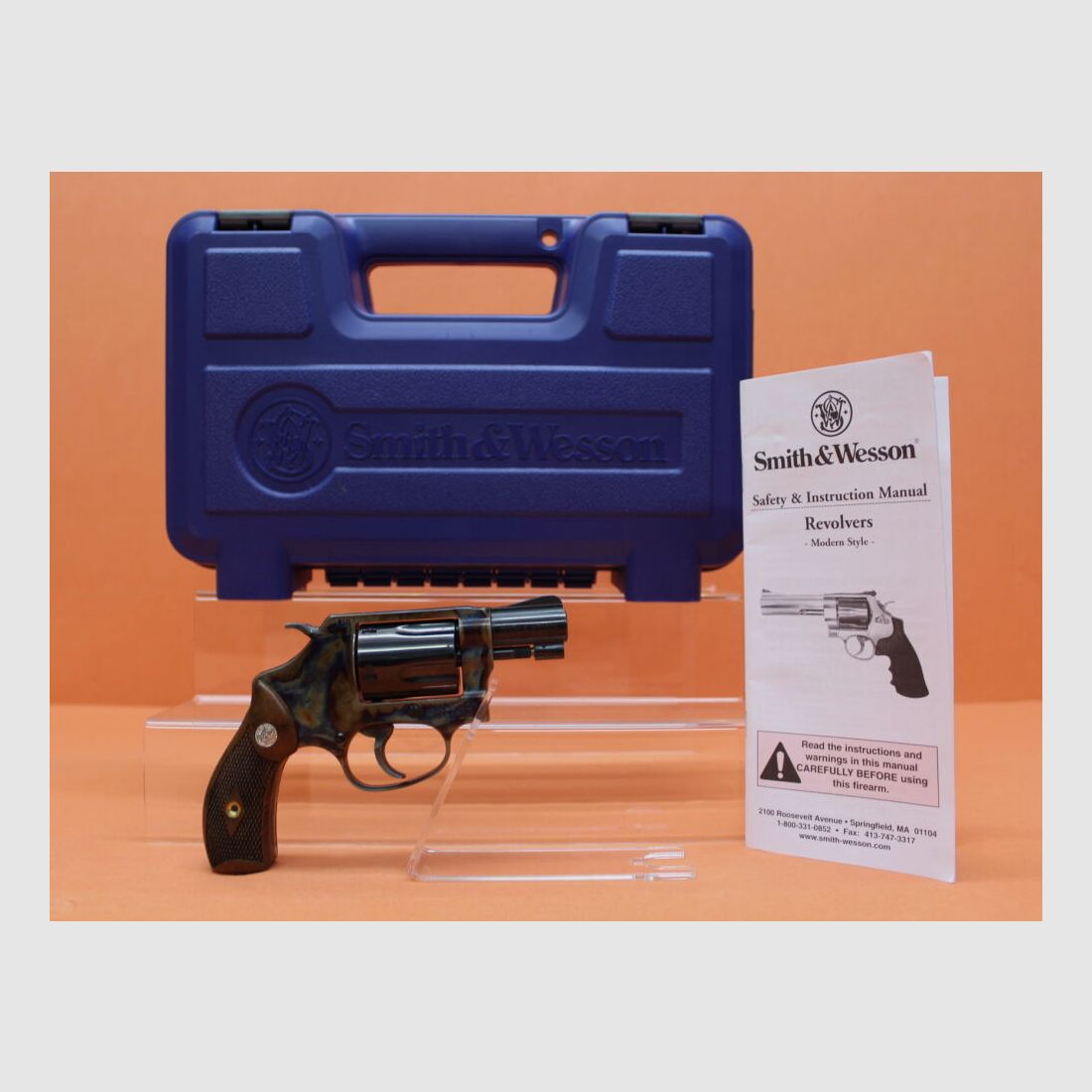 Smith & Wesson/S&W Revolver .38Special Smith&Wesson/ S&W36-10 brunito/ indurito a colori, canna da 1 7/8" / impugnature in legno