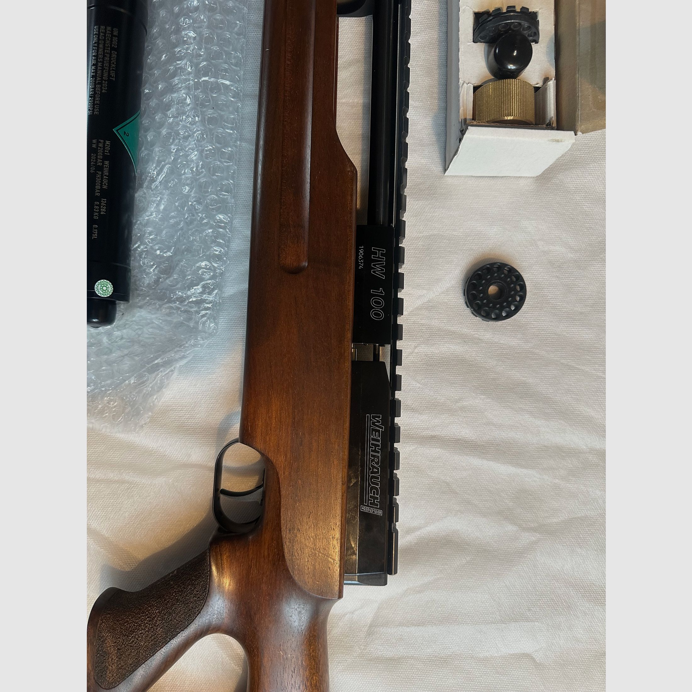 Weihrauch HW 100 T, mit SD, 3 neue Kartuschen, WBK-pflichtig, neuwertig 