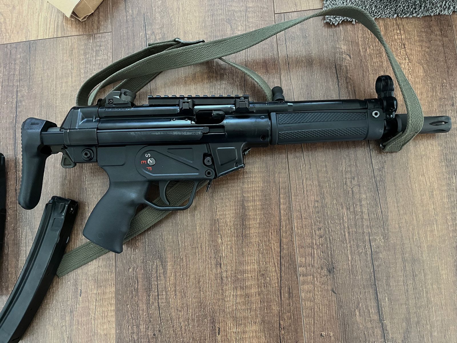 VFC MP5 GBB Airsoft + magazine and accessories