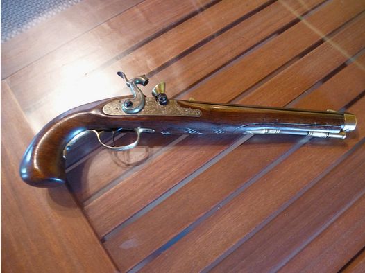 Pistola de caza de percusión de Petersoli