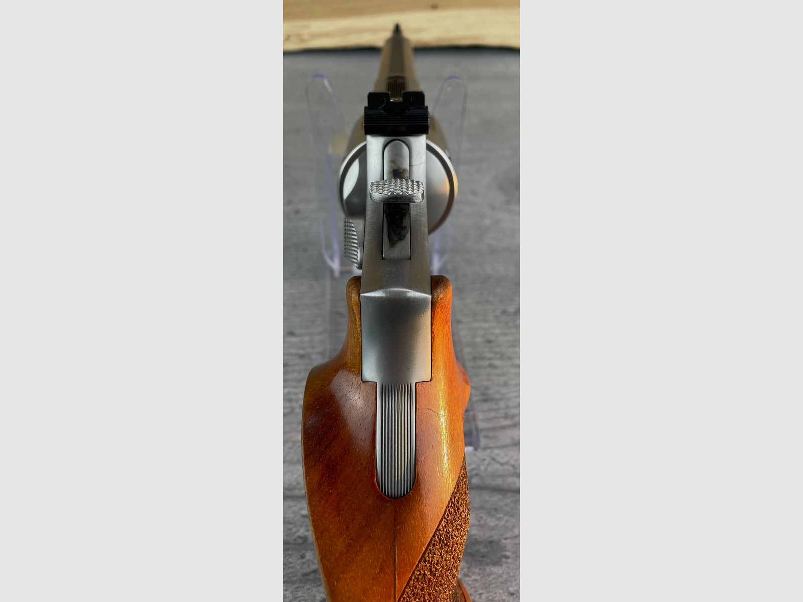 Smith & Wesson Mod. 617-1 Target Champion .22 l.r. impugnature in legno