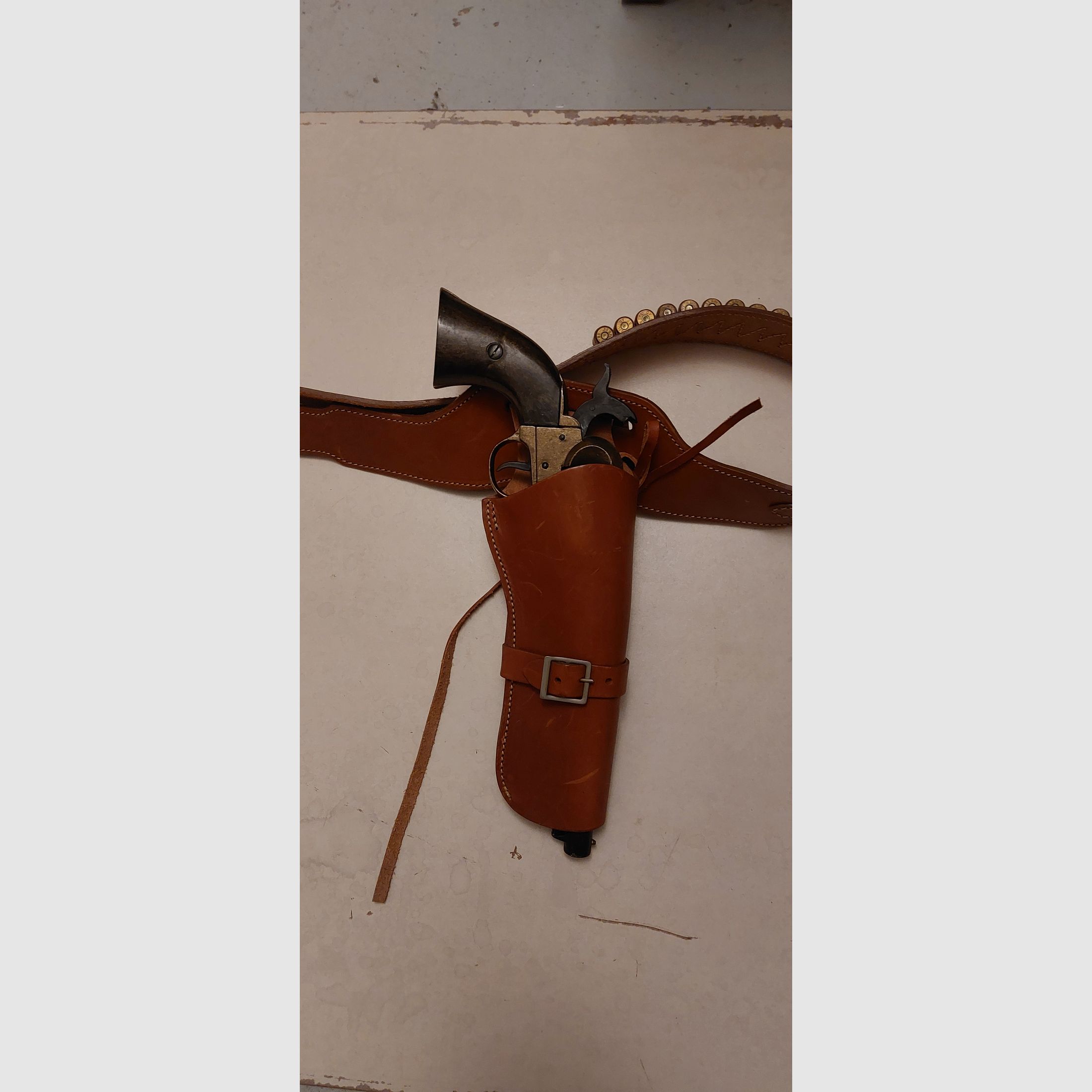 Westerncolt mit Holster und Dekopatronen