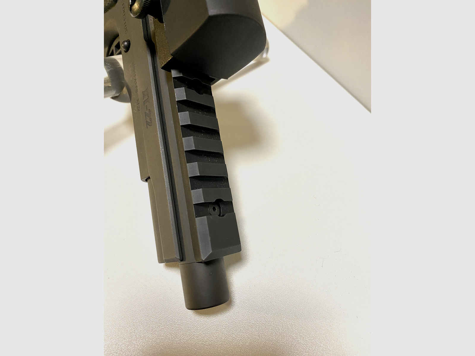 ARMSCOR - Rock Island Armory	 XT 22 FS Top Rail Ganzstahlwaffe mit Red Dot, Mündungsgewinde - Waffen Friedrichsnd