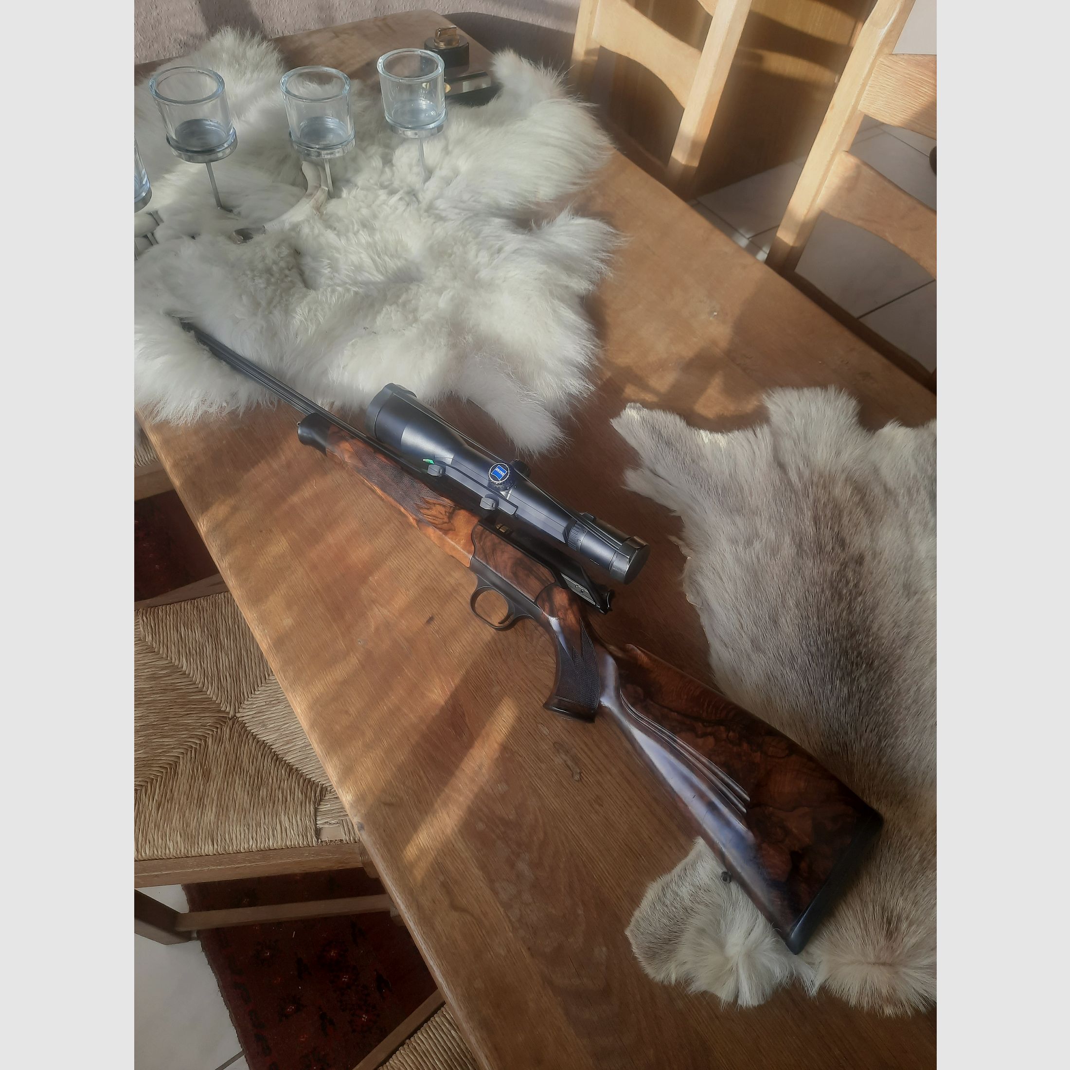 Blaser R93 Attache, .30-06, madera especial, cañón estriado, rosca de boca 15/1, Zeiss, silenciador Roedale