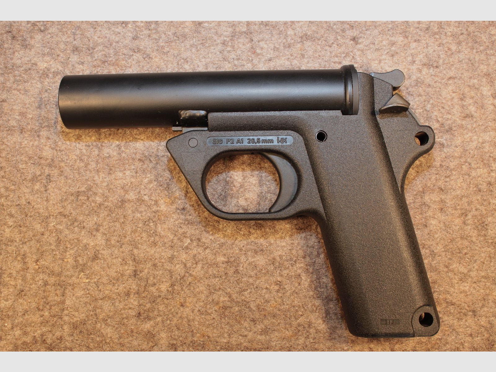 Signal pistol Heckler und Koch in caliber 4.