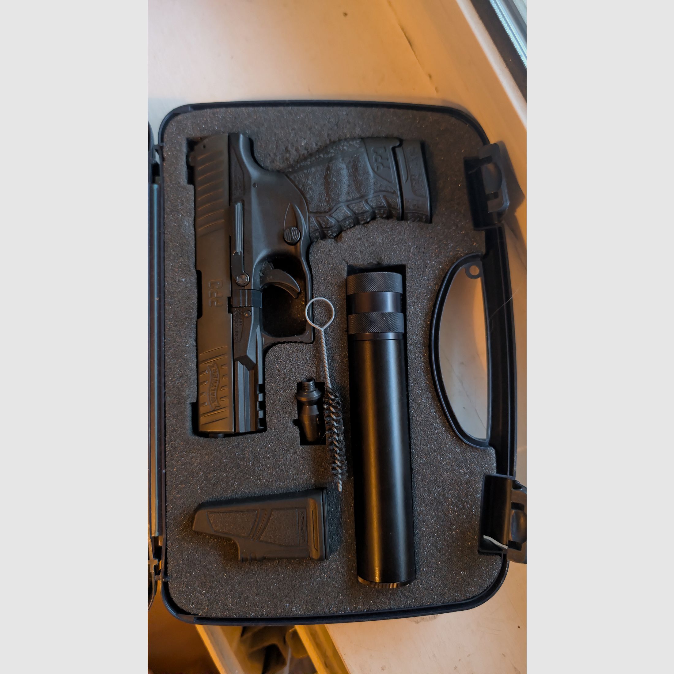 2 armes ! Walther PPQ M2 Navy Kit & Zoraki R1
