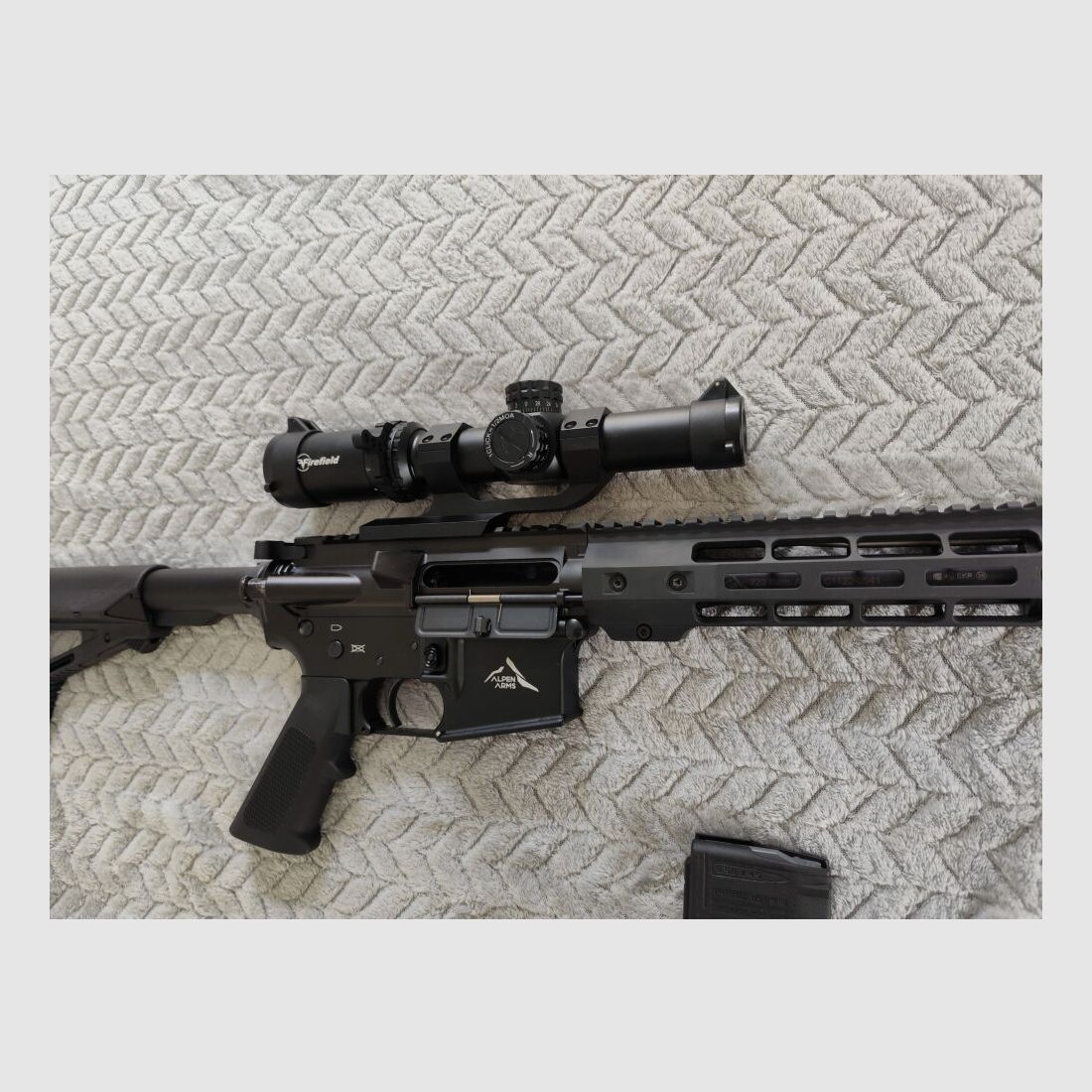 ALPEN ARMS STG15C, cal. .223 Rem, AR15-style, 10.5" barrel semi-automatic rifle in AR15 style with short 10.5" barrel incl. ZF Firefield Rapidstrike 1-6x24