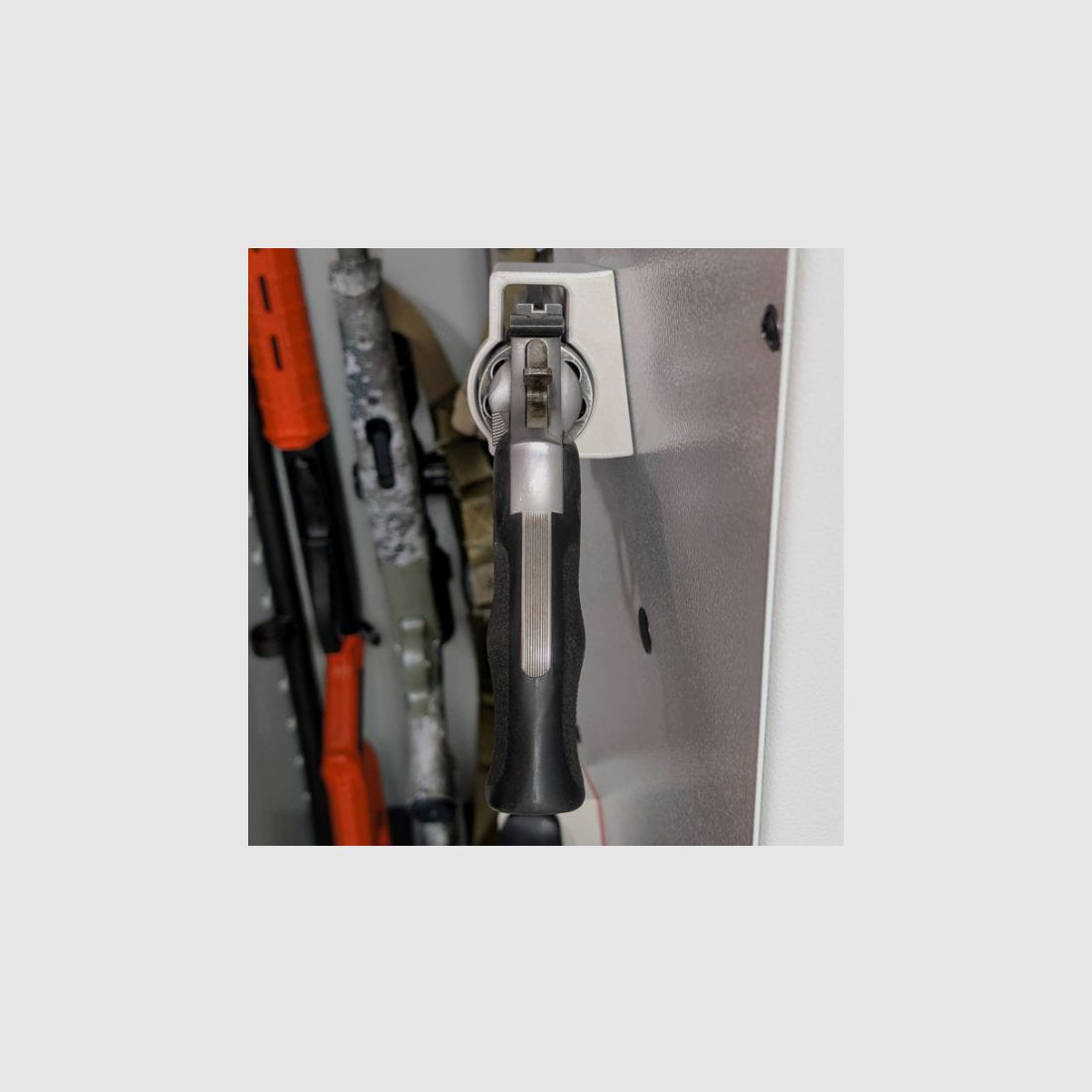 Magnetisches Blockholster für Revolver und baugleiche für Waffenschrank - Zubehör für den Waffenschrank