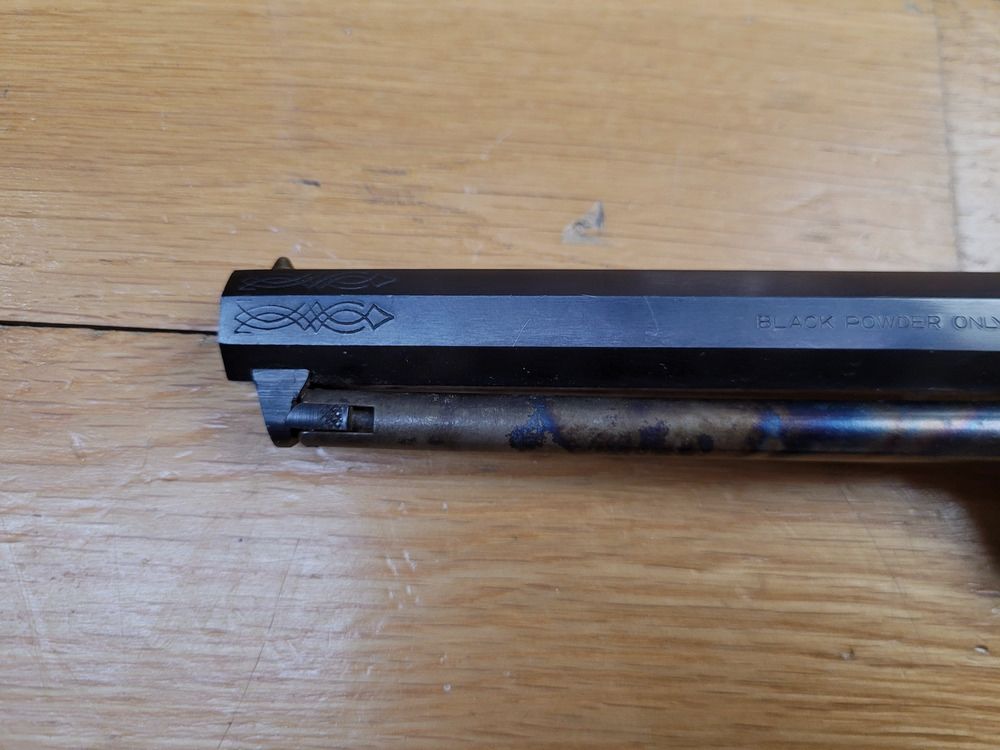 Zeer mooie Colt 1851 Pietta Zwartpoeder Revolver – Navy Model – Zeer mooie gegraveerde variant – Loop 7,5 inch – Kaliber 36 – Vuurwapen uit 1978 – TBE++, afbeelding 21 van 22