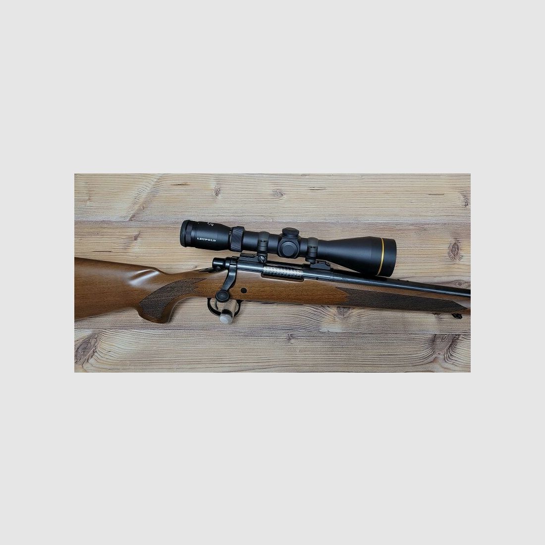 Remington 700 mit Holzschaft & Leupold 3-9x50 VX R