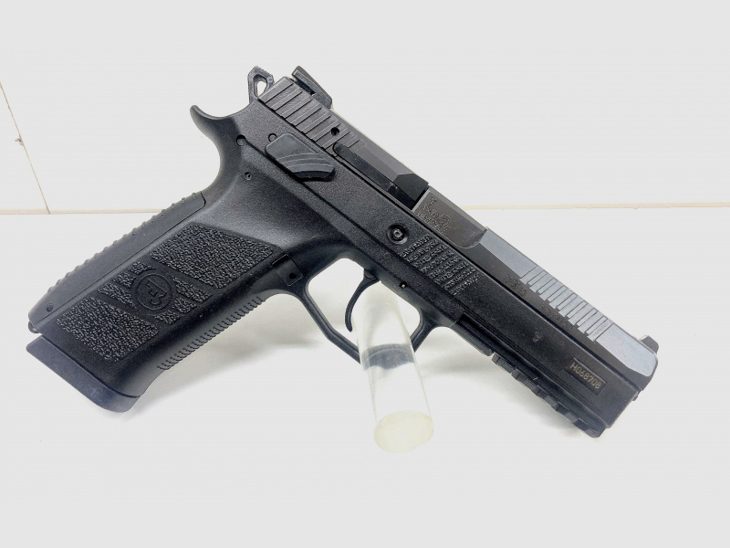 NEUWARE! Pistole CZ P-09 Kal. 9mm Luger inkl. original CZ P09 Wechselsystem Kal. .22lr.