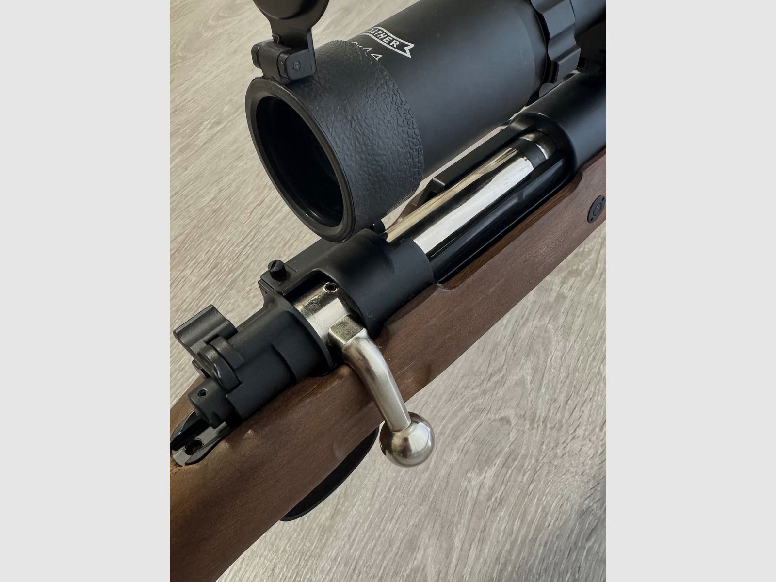 Double Bell Karabiner 98K Gas Airsoft Bolt-Action Gewehr mit Hülsenauswurf Echtholz-Version