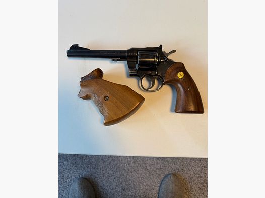 Colt Officer Model Match .38 Special 6 inch barrel cylinder capacity 6 cartridges a sport grip right wood