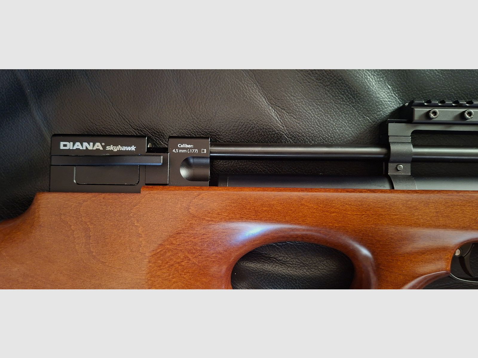 Diana Skyhawk 4,5 mm Gen1 avec crosse en noyer, image 4 sur 8