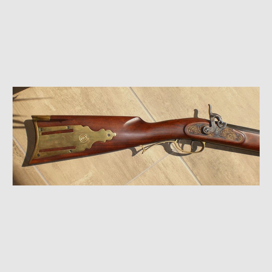WfW Hawken Rifle, Made in Italy, Cal. 45 Perkussionsgewehr mit viel Zubehör