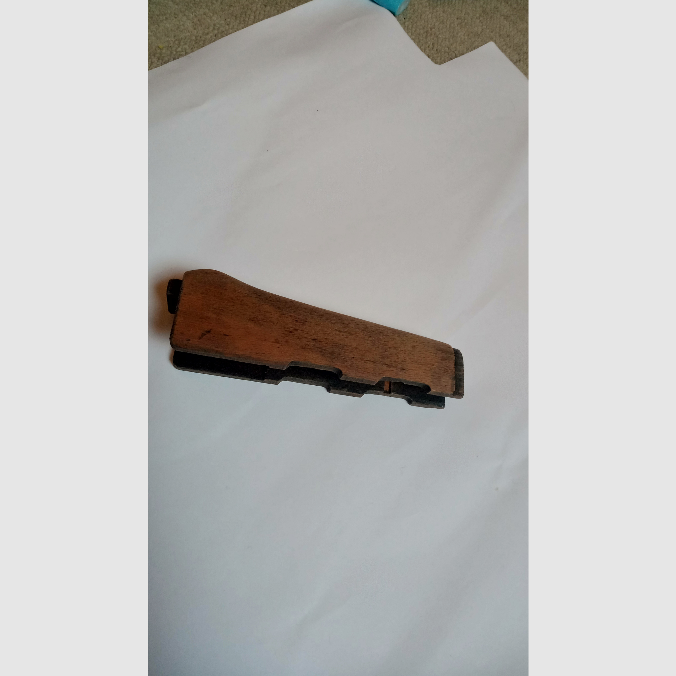 Unterer Handschutz aus Holz einer Mpi-KM  ost-deutsche AKM / AK47