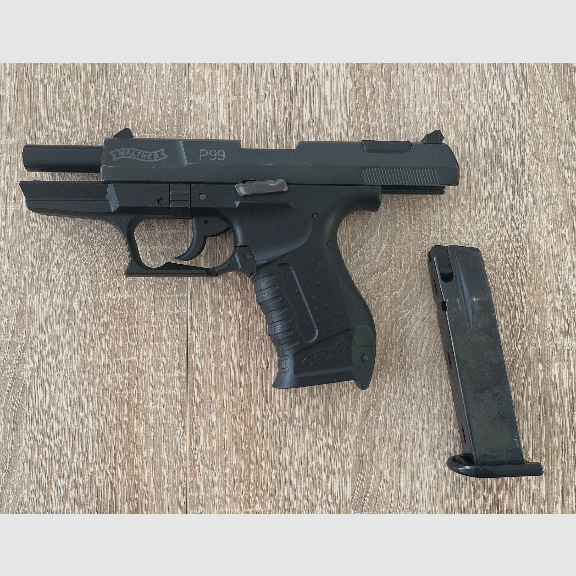 Walther P99 - 9mm P.A.K. - pistola de fogueo