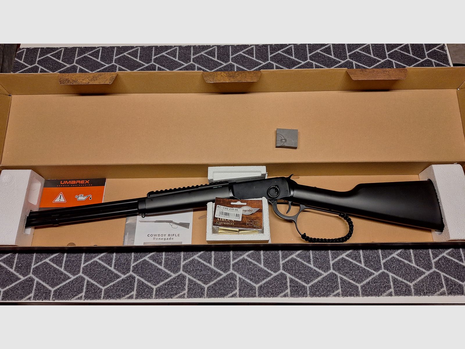 Legends Cowboy Rifle Renegade CO2-Luftgewehr Unterhebelspanner Kal. 4,5 mm BB schwarz inkl. 10 Ladehülsen