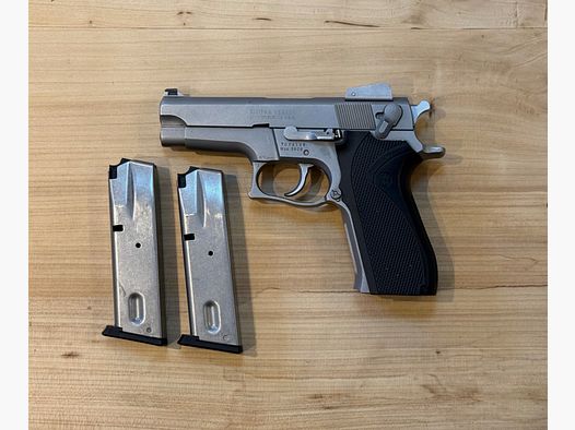 Smith & Wesson Mod. 5906 Cal. 9mm Luger con cargador intercambiable