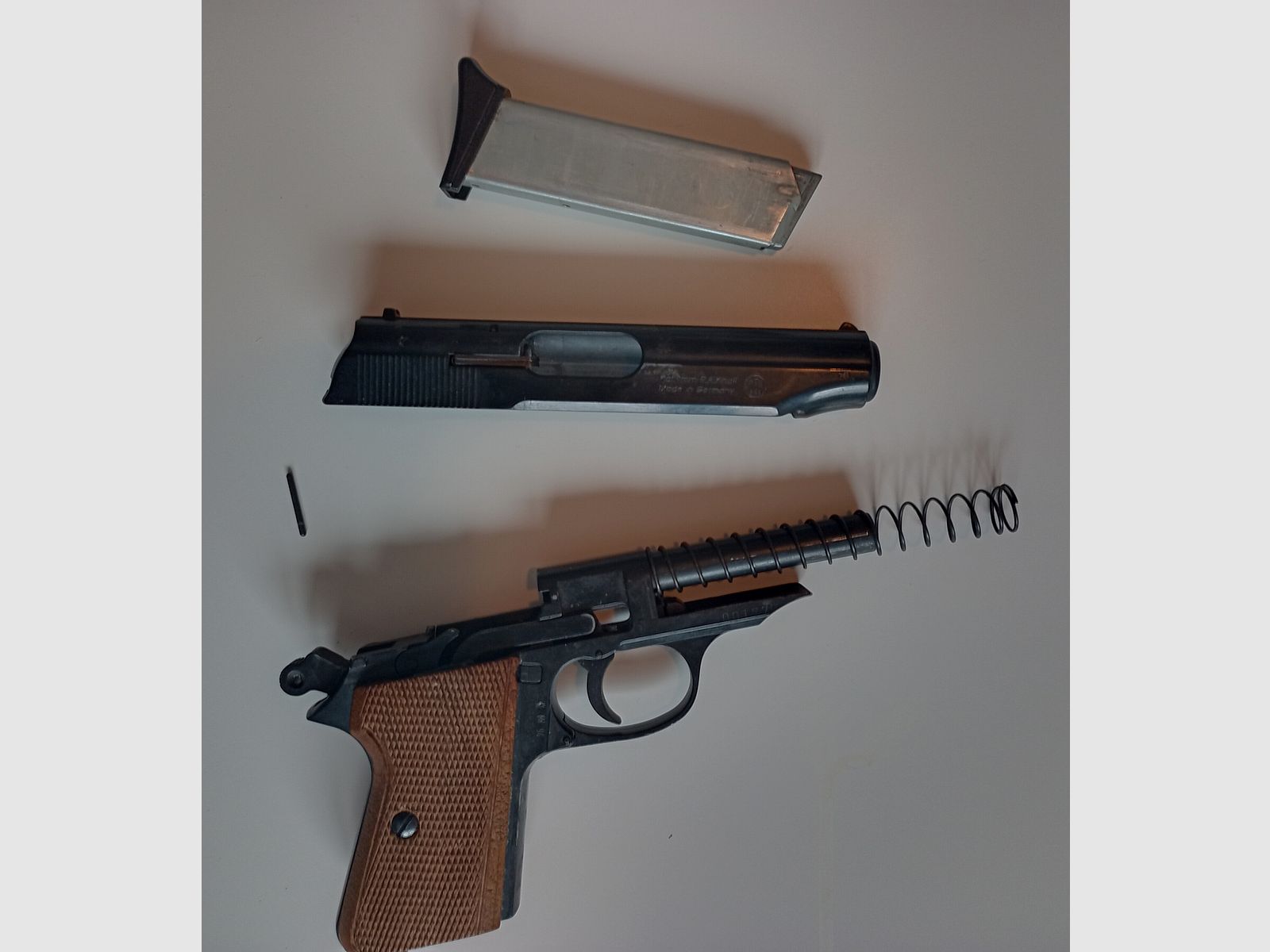 Pistolet d'alarme ME 9 modèle Para