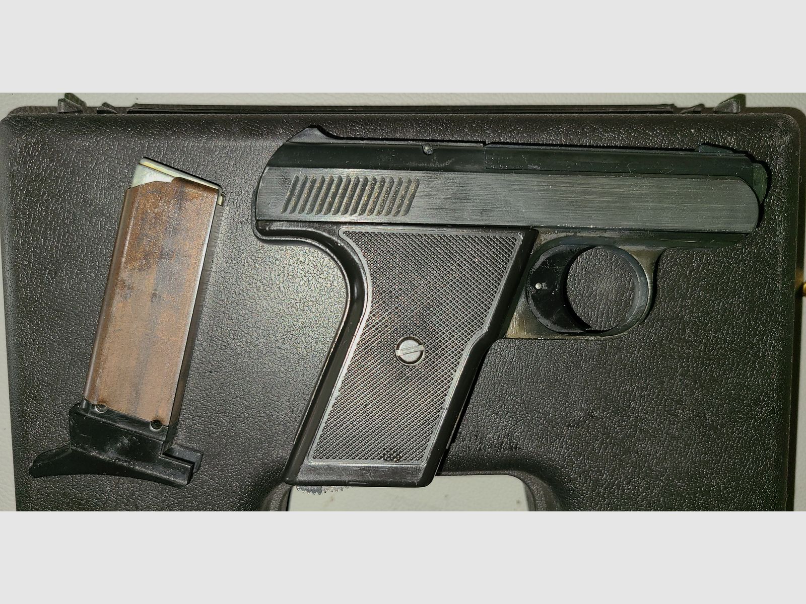 PERFECTA MOD. FBI 8000 / 8mm /  PTB 387  / SCHRECKSCHUSS / GAS PISTOLE / SILVESTER / SELBSTVERTEIDIGUNG OHNE ZUBEHÖR 