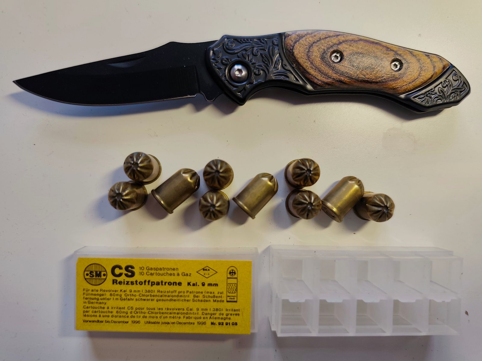 Kartridże CS-Gas SM 9mm RK 10 sztuk do rewolweru + mały nóż kieszonkowy