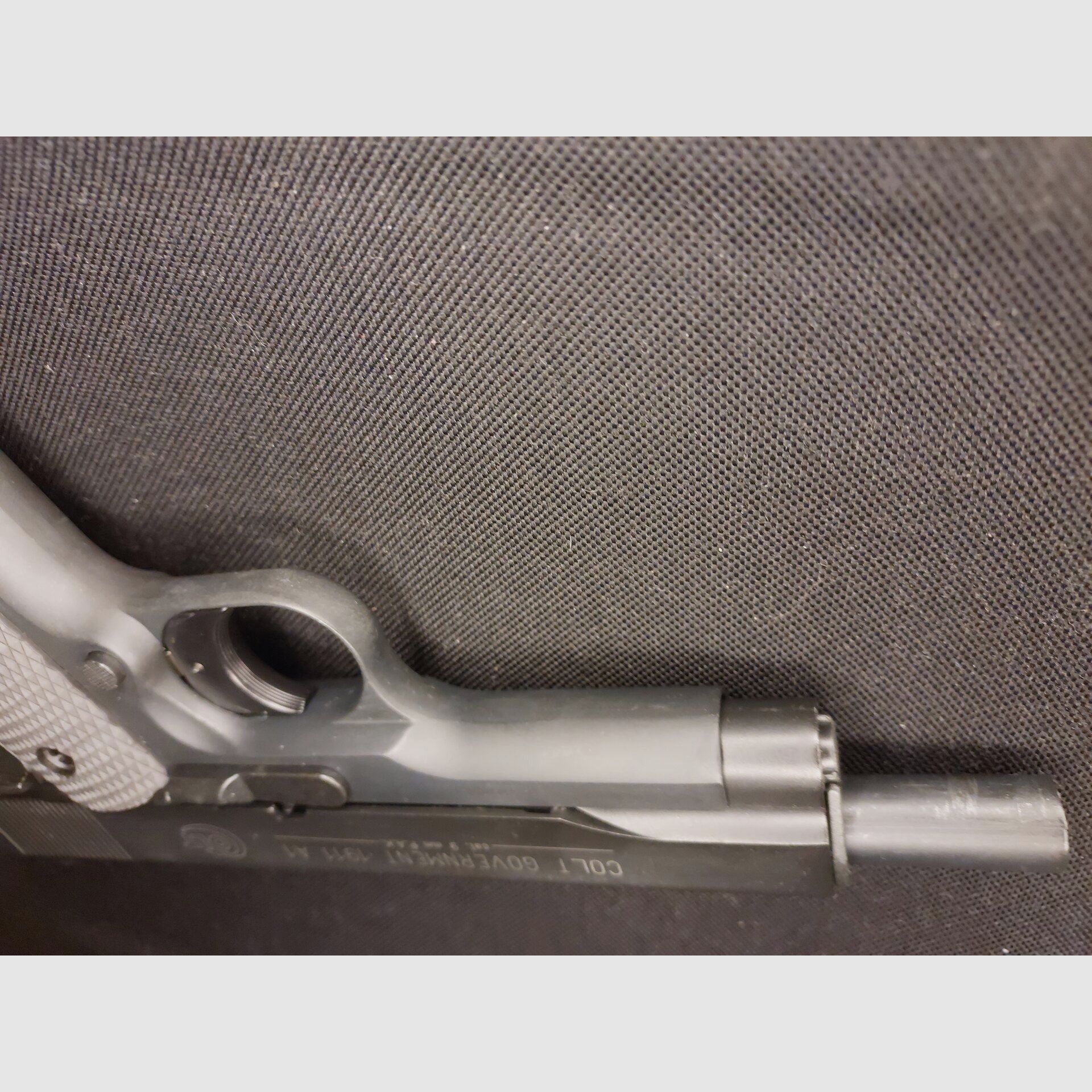 Colt Government 1911 A1 Schreckschuss Pistole 9mm P.A.K. (PTB 774) neuwertig!