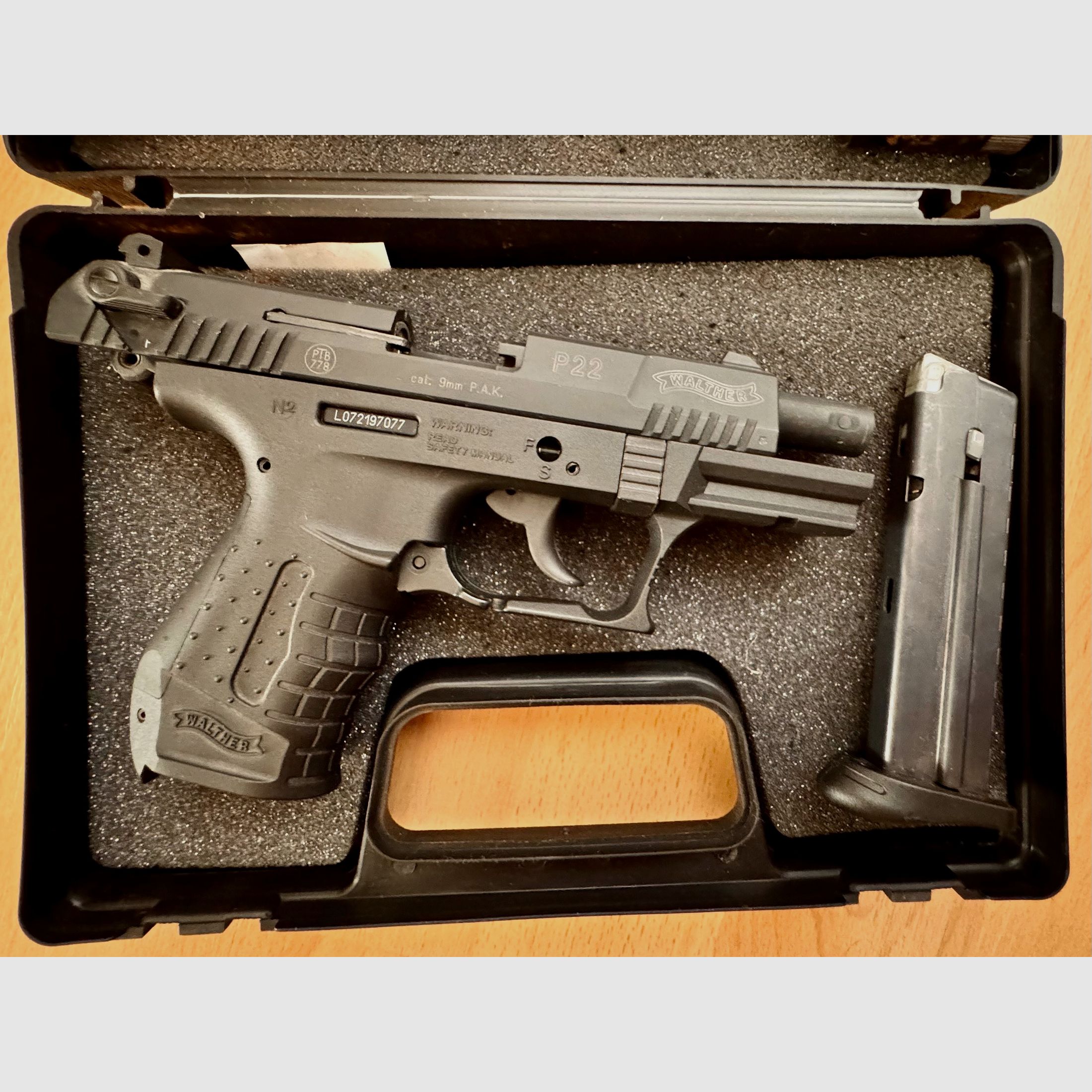 Umarex 308.02.00 Walther Schreckschusspistole P22 9mm PAK m. Holster und Patronen