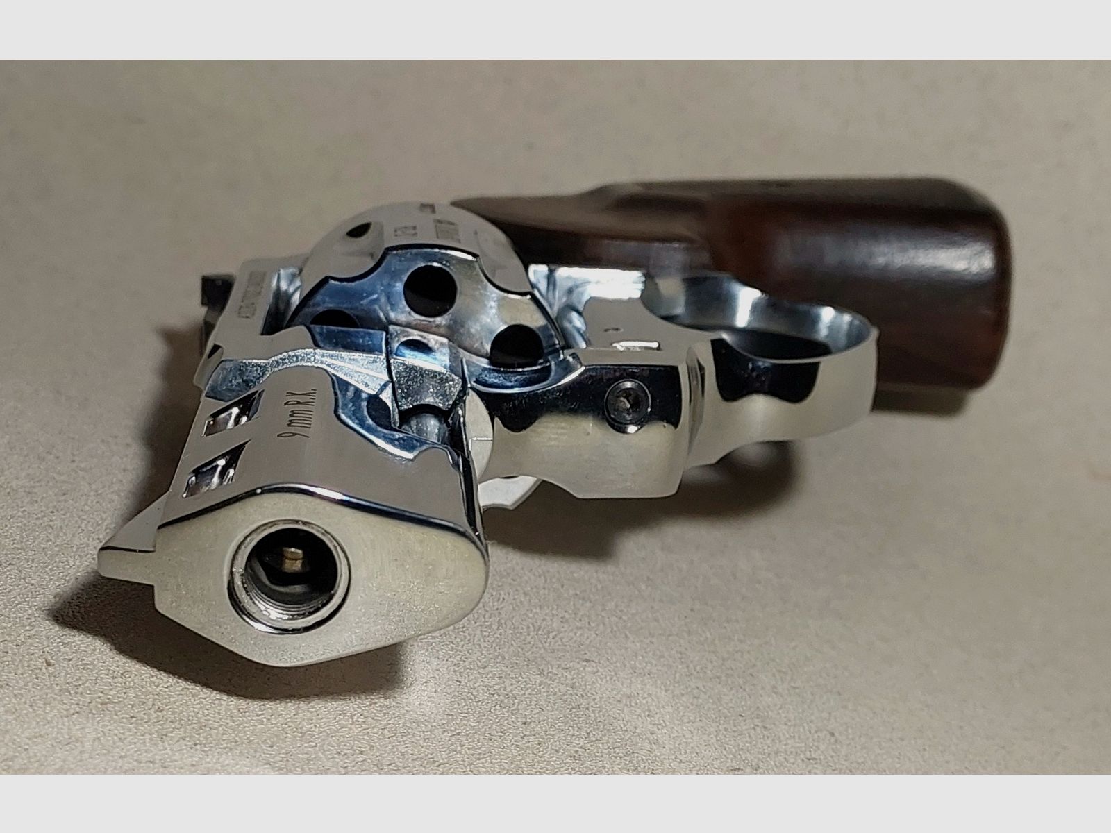 Zoraki R2 3 inch blank firing revolver (PTB 1107) caliber 9mm R.K. chrome wooden grips muzzle protection - LIKE NEW!