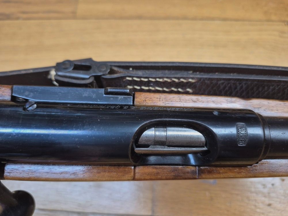 Exceptionnelle carabine d&rsquo;entrainement DSM 34 du III° Reich – 22LR – Bois fruitier et rare attribution au N.S.D.M.B. – Modèle Mauser de 1936 – Mono-matricule – État superbe – TBE++, image 19 sur 40
