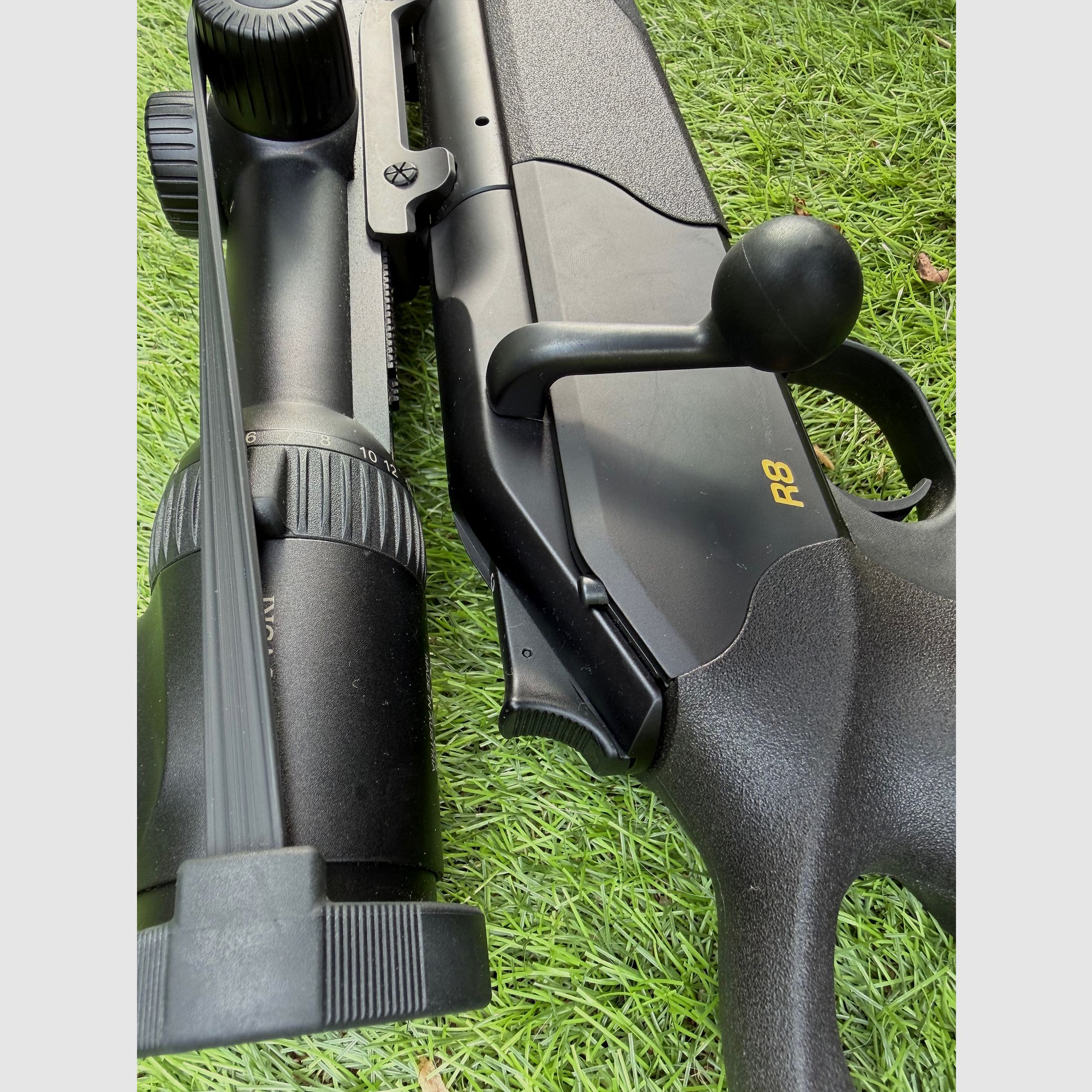 Blaser R8 Ultimate 52cm Lauf .30-06 Springfield mit Swarovski Z8i 2,3-18x56 P SR und Blaser Sattelmontage