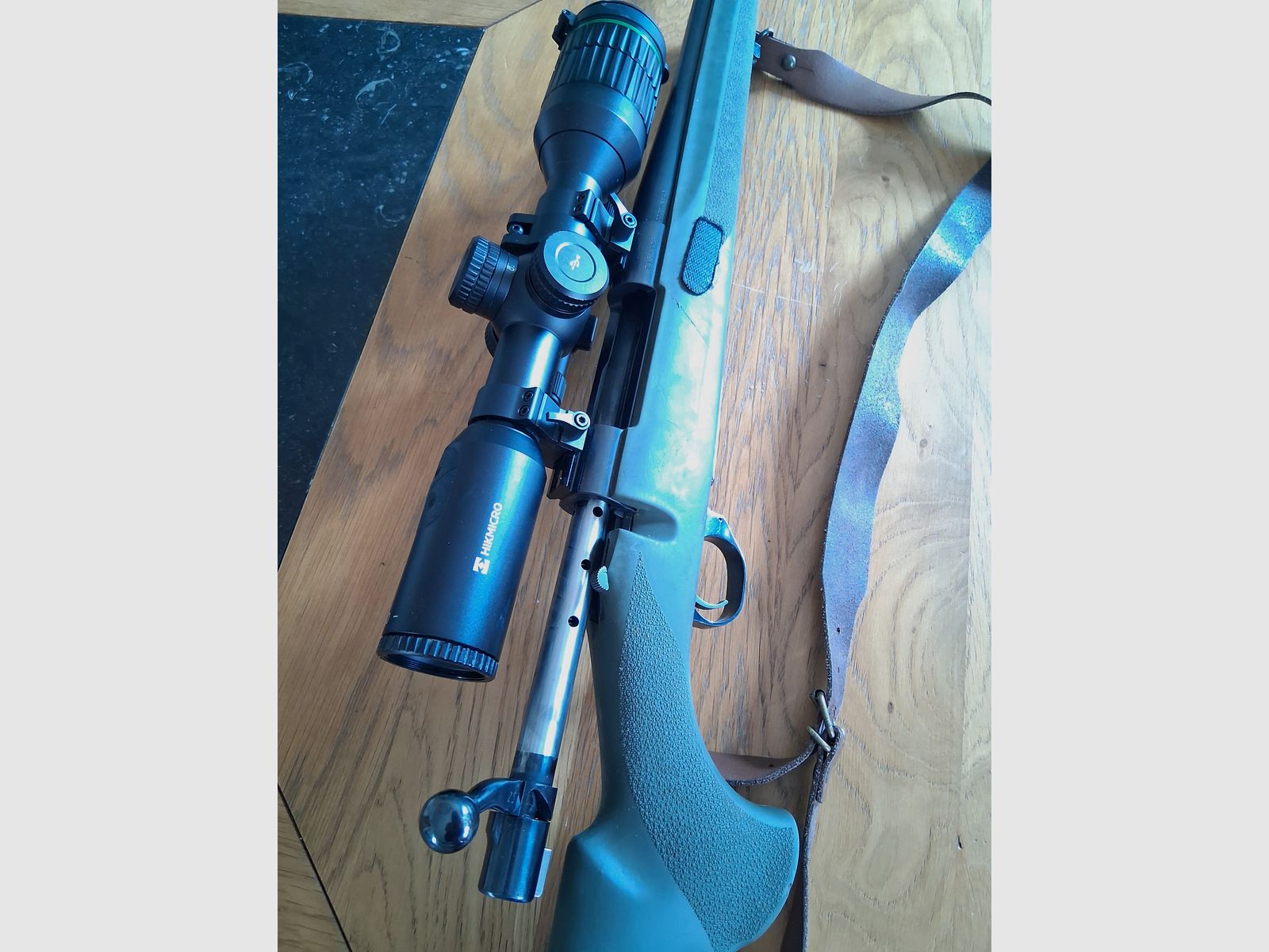 Carabina HOWA con scope HIKMICRO
