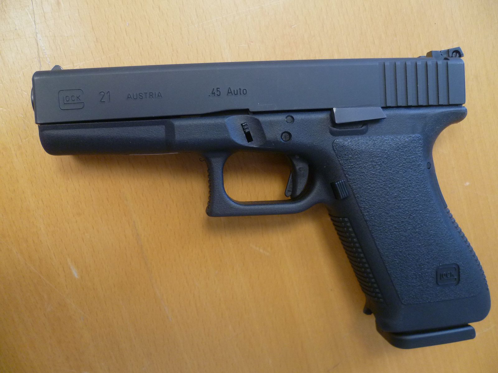 Pistole Glock 21 .45 Auto.
