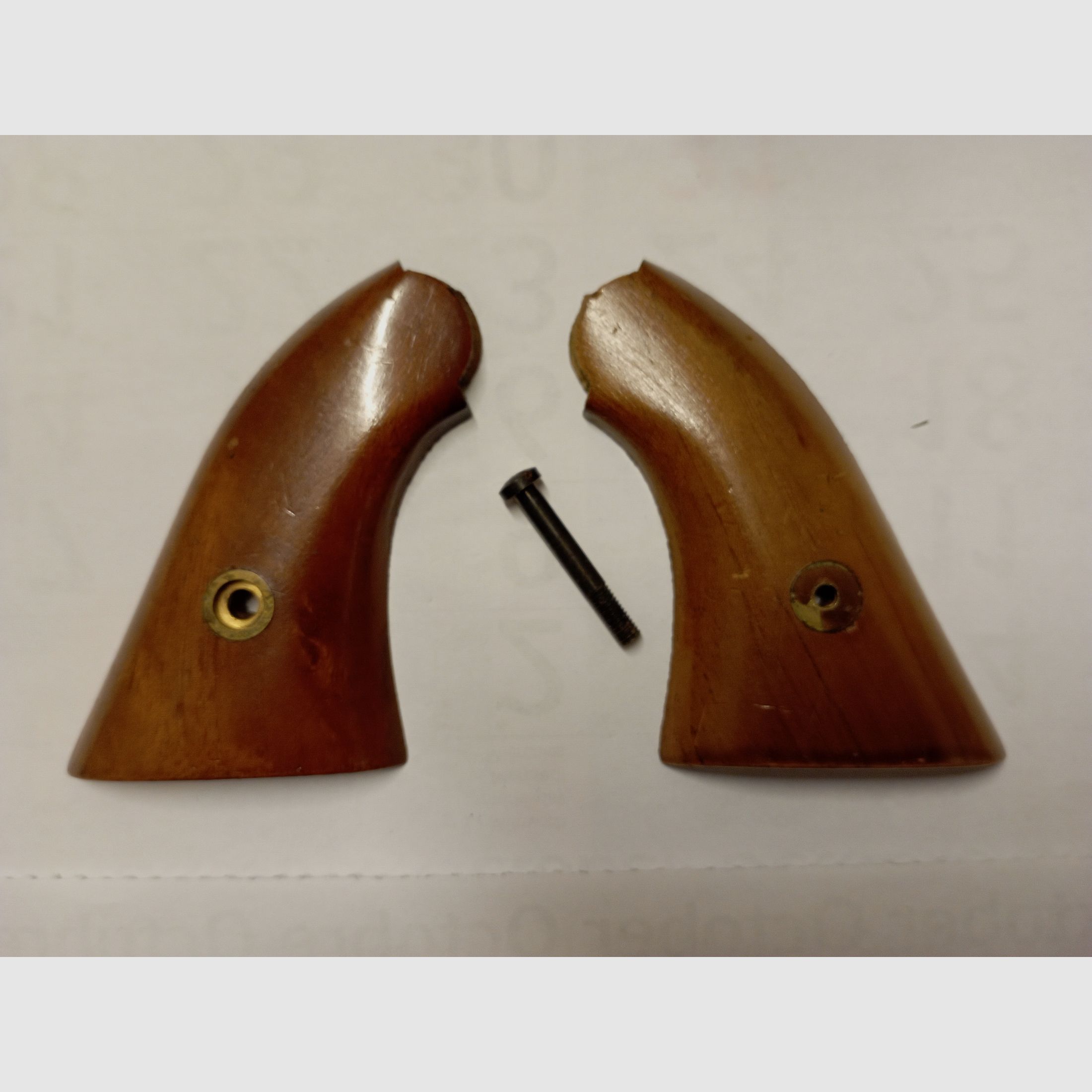 Griffschalen für Vorderlader-Revolver (1858 Remington ? )