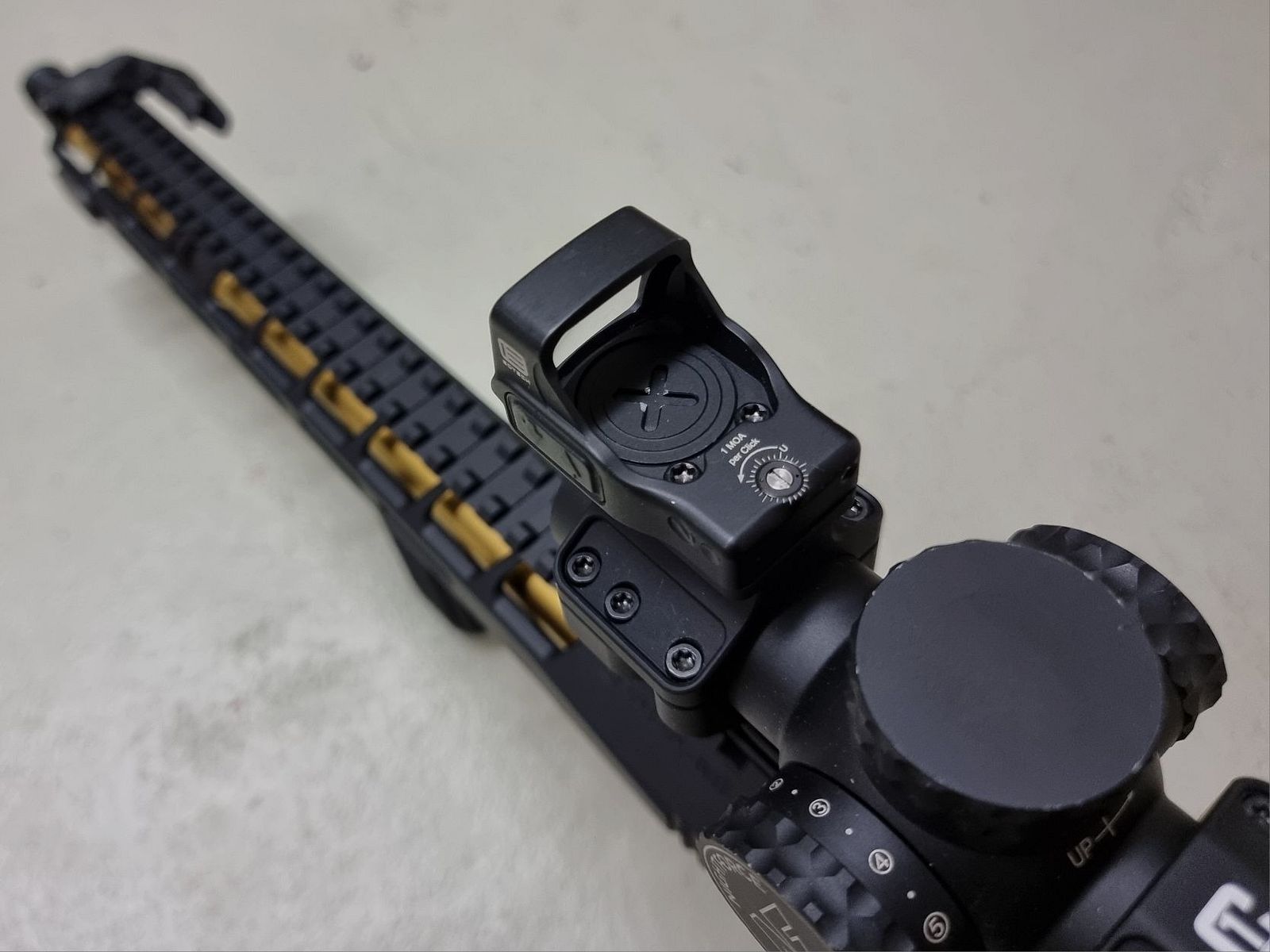 AR15 personalizzato superlativo nello stile di John Wick. Cal. 223 Rem. Solo componenti di alta qualità. Opzionale con Nightforce NX8!