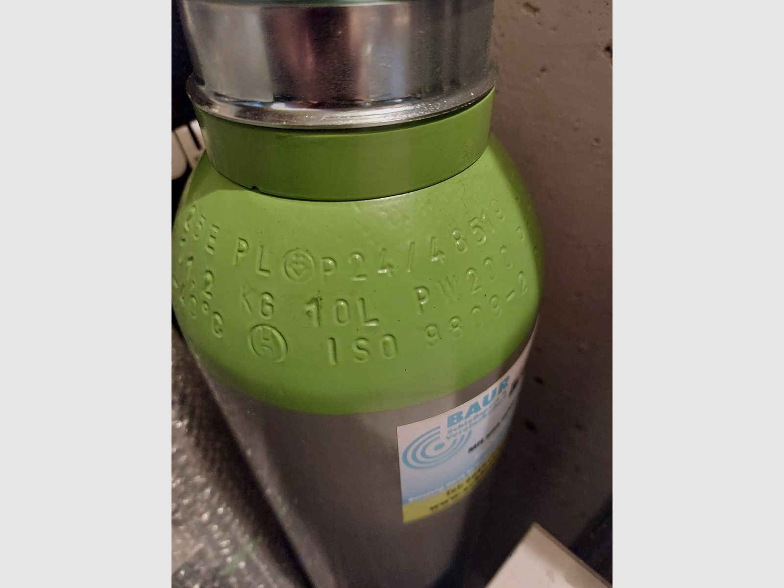 Compressed air bottle for filling air rifle cartridges 10L