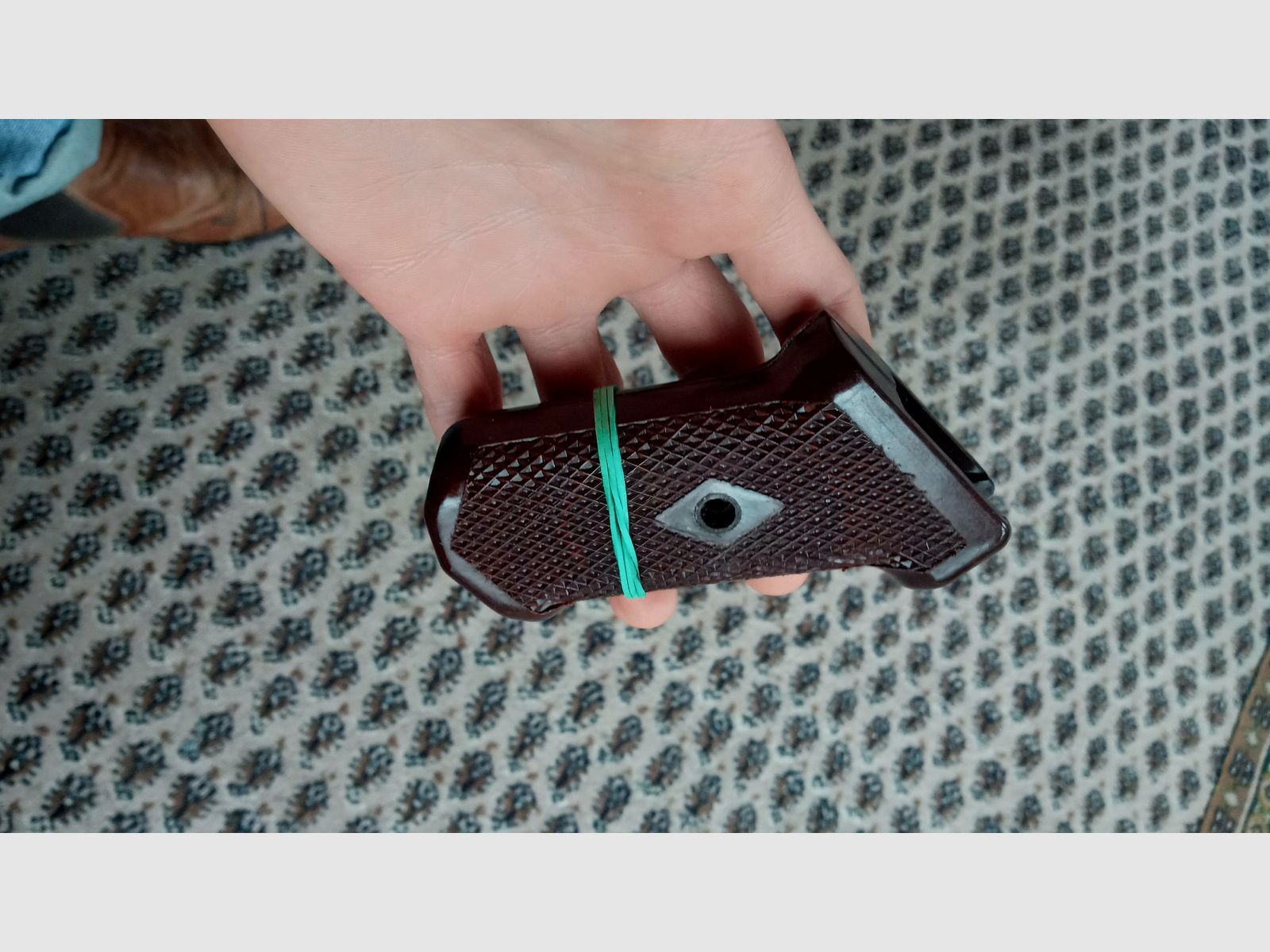 Original AK47 Typ 1 Griff aus Bakelit / zusammengehörige Griffschalen