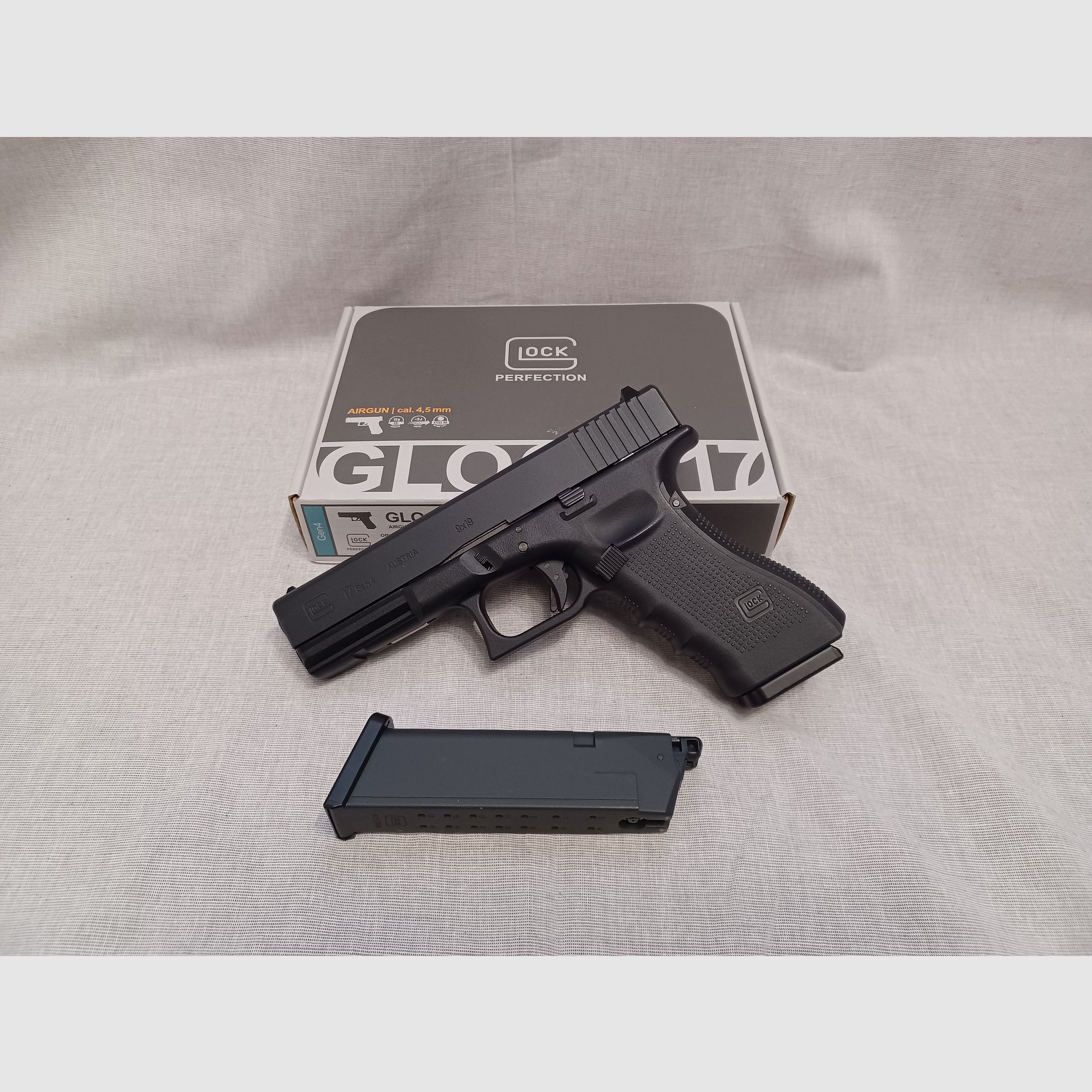 Glock 17 Gen4 / 4,5 mm BB / BlowBack / CO2 / Pistole / OVP (21)