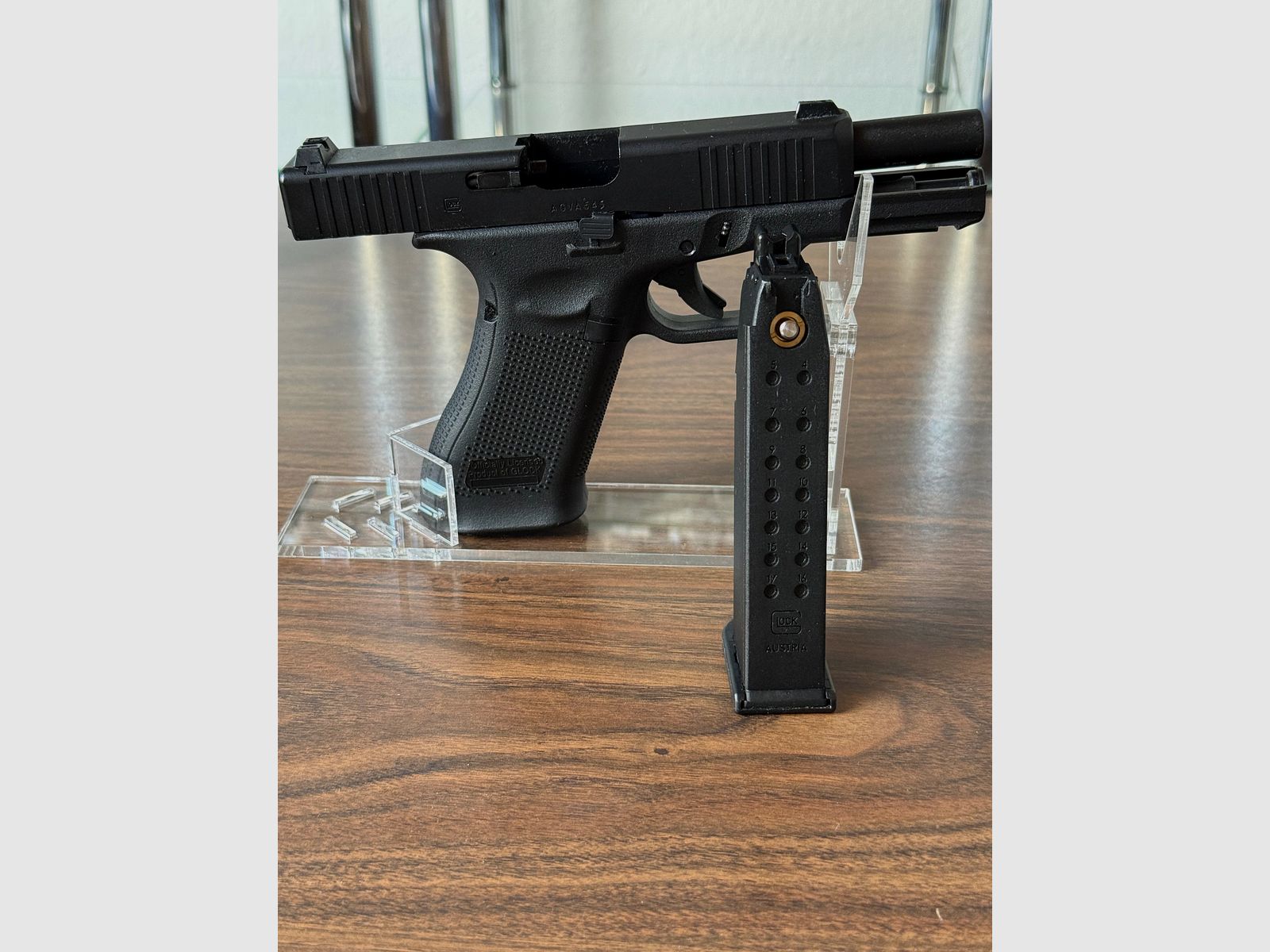 Glock 45 Gen5 GBB Airsoft-Set (Kal. 6 mm BB) – Komplettpaket