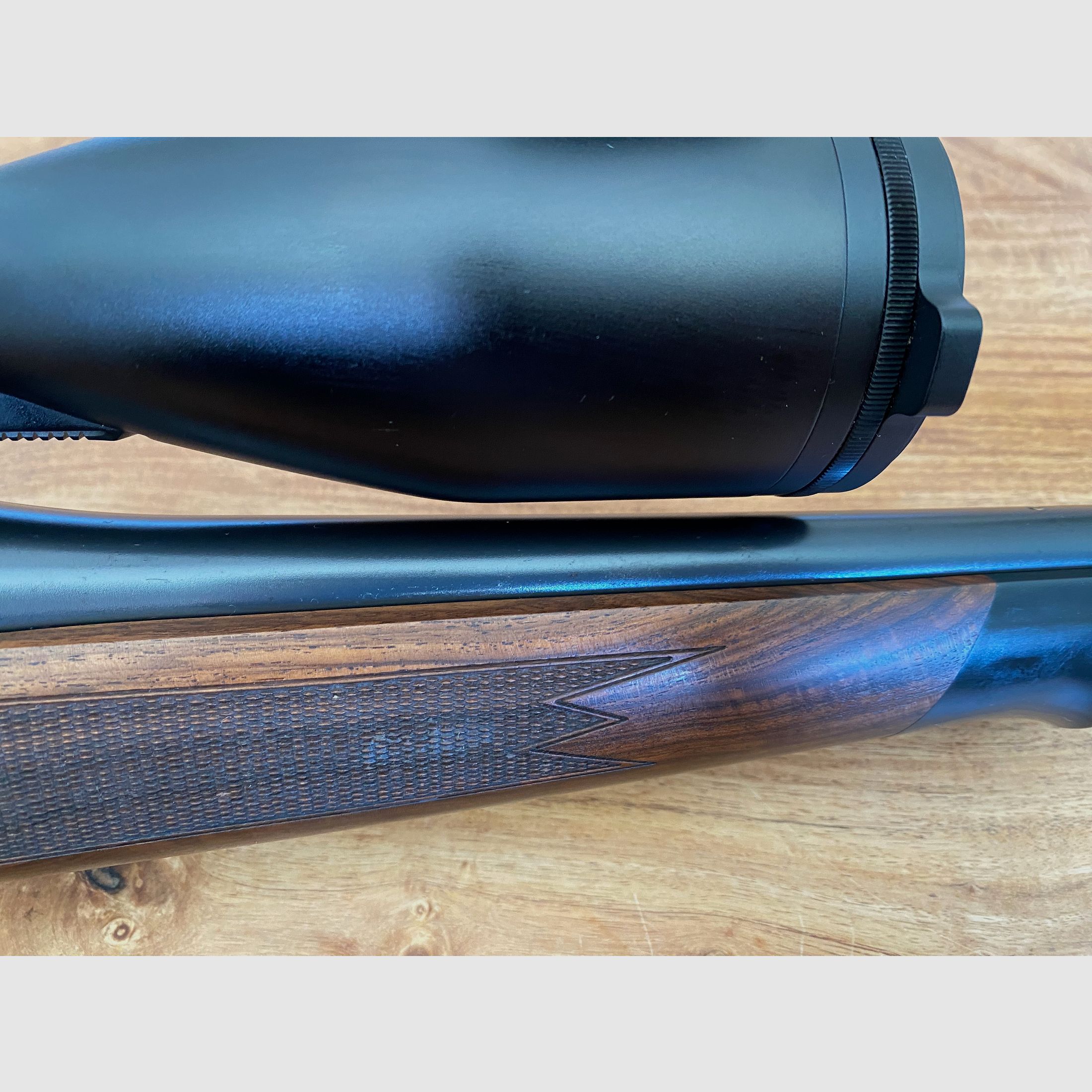 Blaser R8 Holz Standard mit Swarovski Z8i 2,3-18x56